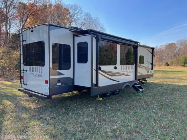 2022 Forest River Rockwood Signature 8337RL - Used Travel Trailer For Sale by National Vehicle in Locust Grove, Virginia