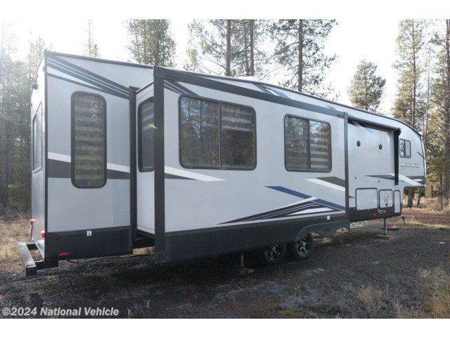 2022 Forest River Cherokee Arctic Wolf 327MB - Used Fifth Wheel For Sale by National Vehicle in La Pine, Oregon