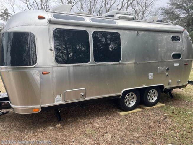 2022 Airstream Flying Cloud 23CB Bunk - Used Travel Trailer For Sale by National Vehicle in Dennisville, New Jersey
