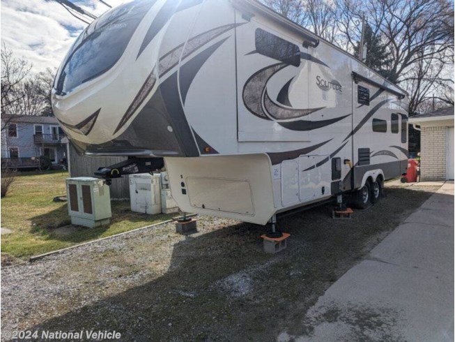 2018 Grand Design Solitude 310GK - Used Fifth Wheel For Sale by National Vehicle in Harrison Township, Michigan