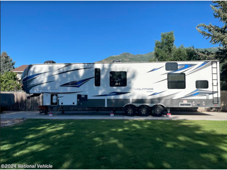 Used 2016 Dutchmen Voltage Toy Hauler 4105 available in South Weber, Utah