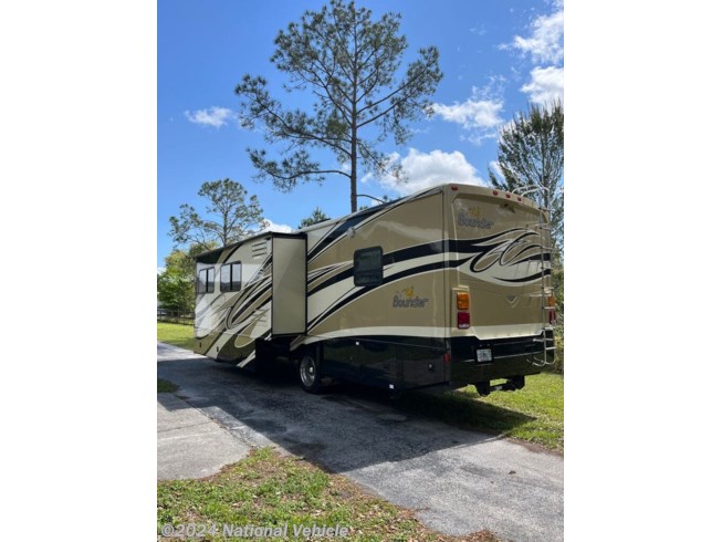 2010 Bounder Motorhome 35H by Fleetwood from National Vehicle in Lakeland, Florida