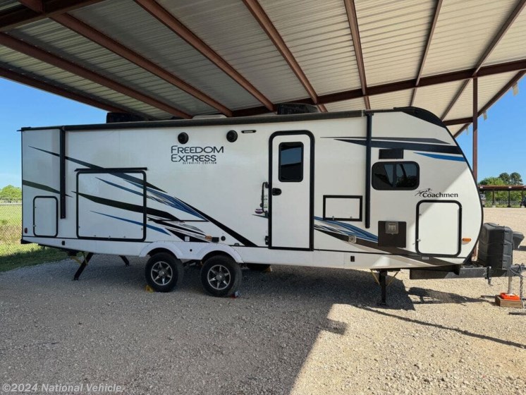 Used 2022 Coachmen Freedom Express Ultra Lite 259FKDS available in Katy, Texas