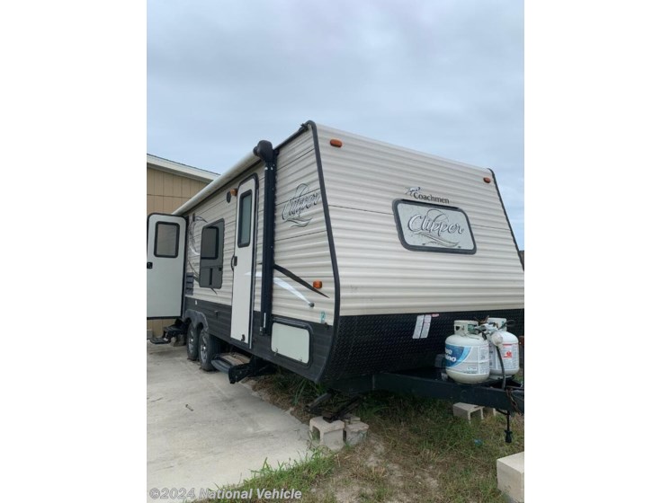 Used 2017 Coachmen Clipper Ultra-Lite 21FQ available in Rockport, Texas