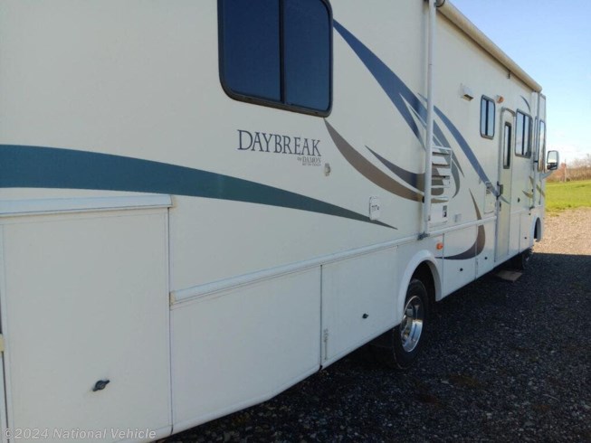 2005 Damon Daybreak 3270 - Used Class A For Sale by National Vehicle in Saint Clairsville, Ohio