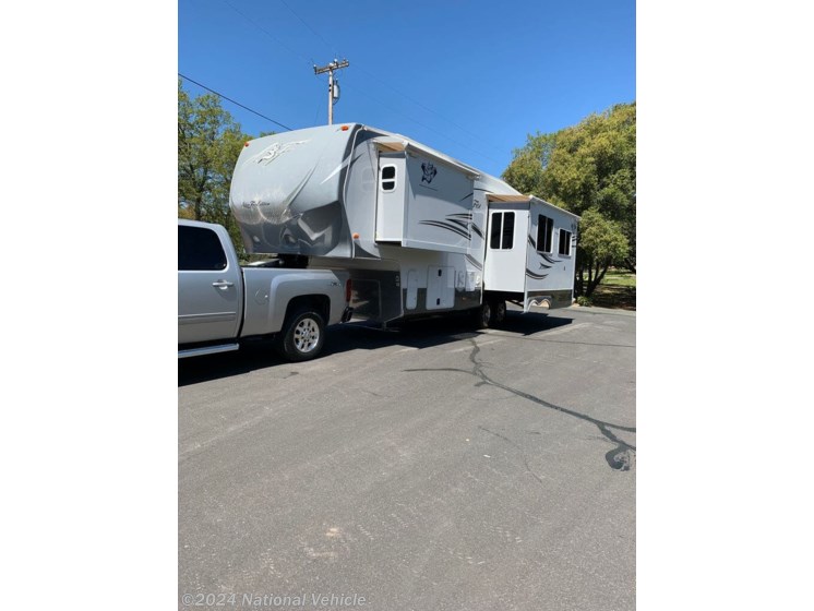 Used 2014 Silver Fox 29-5T available in Sonora, California