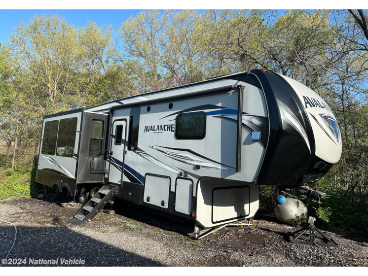Used 2018 Keystone Avalanche 320RS available in O&#39;Fallon, Missouri