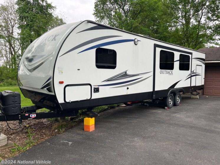 Used 2018 Keystone Outback Ultra-Lite 320UBH available in Centerburg, Ohio