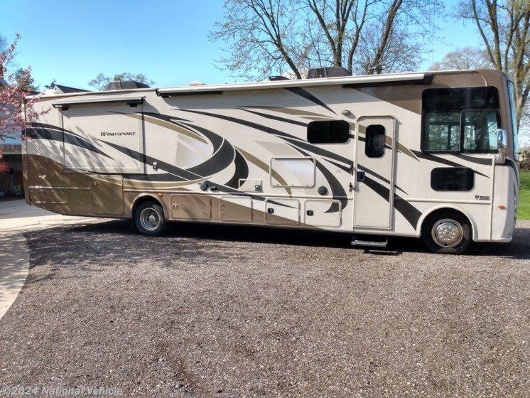 Used 2017 Thor Motor Coach Windsport 35M available in Chesaning, Michigan