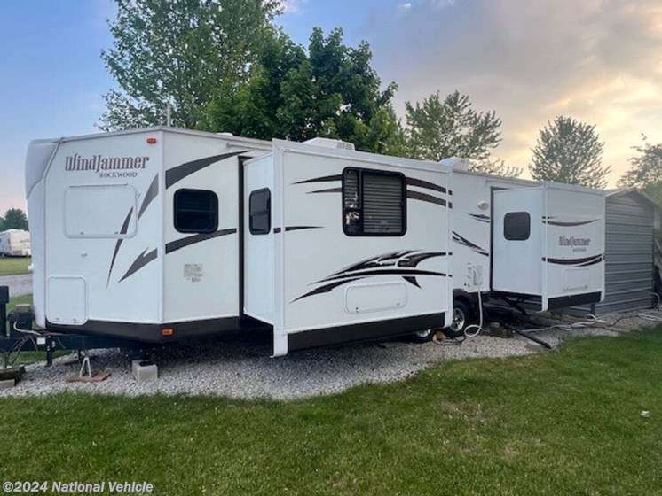 Used 2015 Forest River Rockwood Windjammer 2809W available in Defiance, Ohio