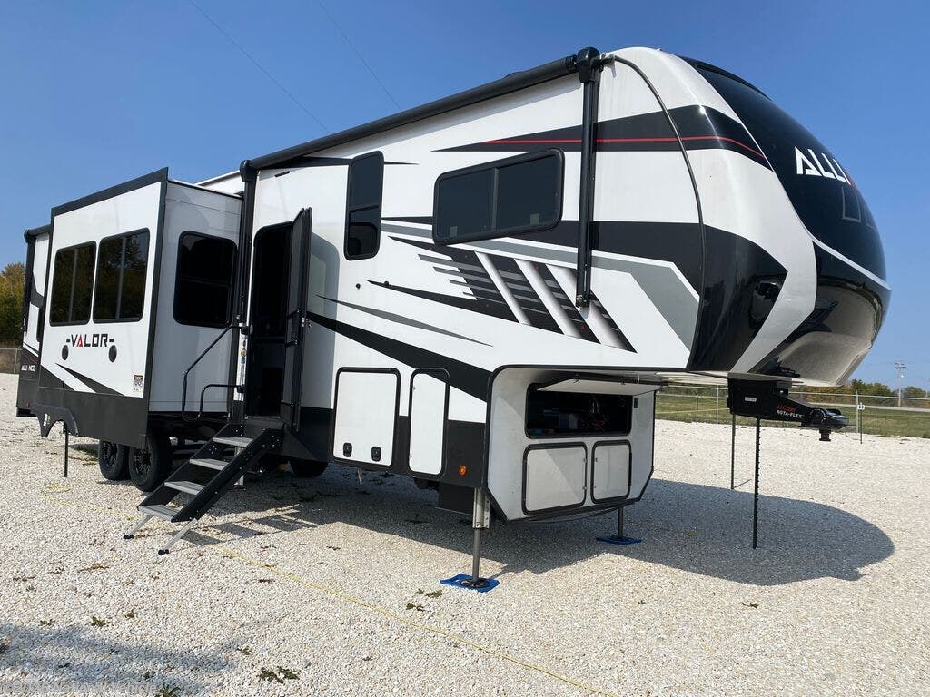 2022 Alliance RV Valor 36V11 RV for Sale in Wentzville, MO 63385