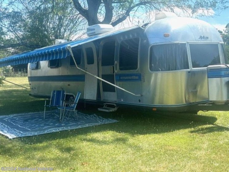 Used 1988 Airstream Excella 1000 32WTB available in Coopersburg, Pennsylvania