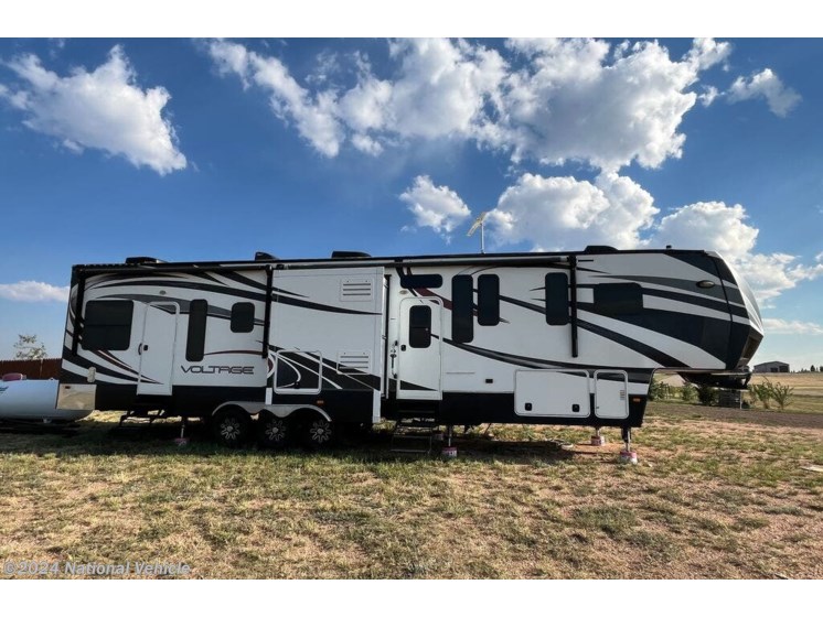 Used 2015 Dutchmen Voltage Toy Hauler 3990 available in Cheyenne, Wyoming