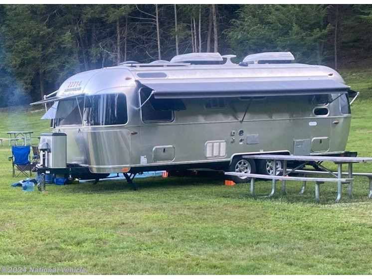 Used 2020 Airstream Flying Cloud 25RB Queen available in Seymour, Connecticut