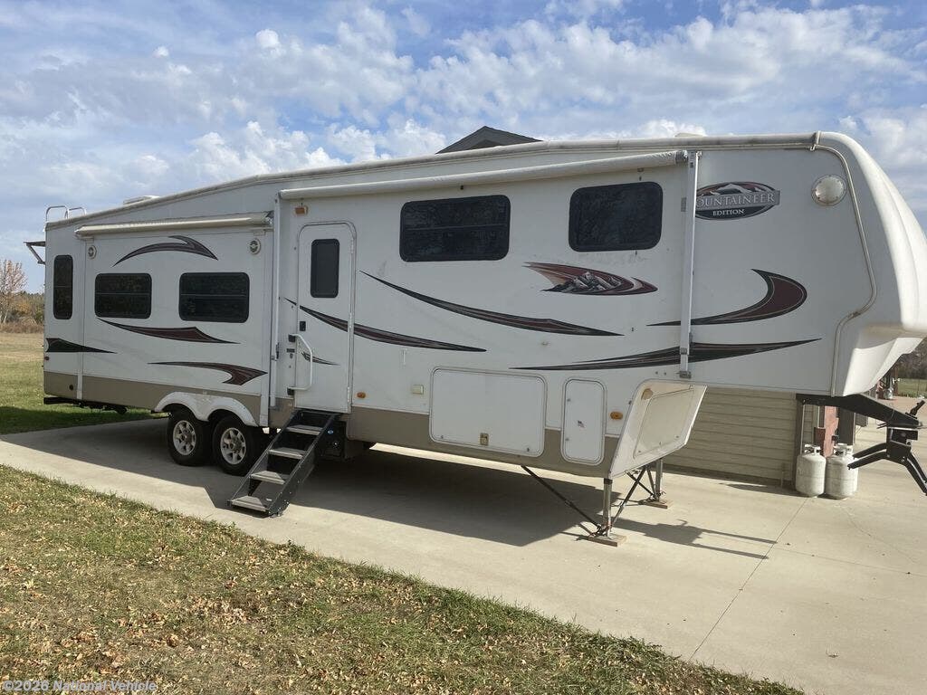 2009 Keystone Montana Mountaineer 324RLQ RV for Sale in Minot, ND 58701 ...