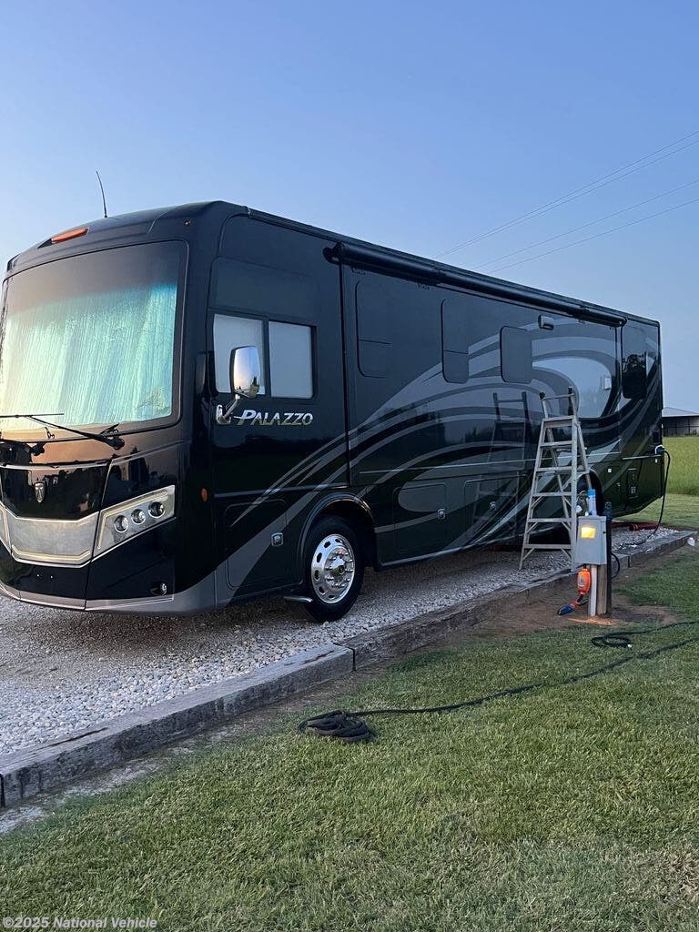 2022 Thor Motor Coach Palazzo 33.6 - Used Class A For Sale by National Vehicle in Kingston, Oklahoma