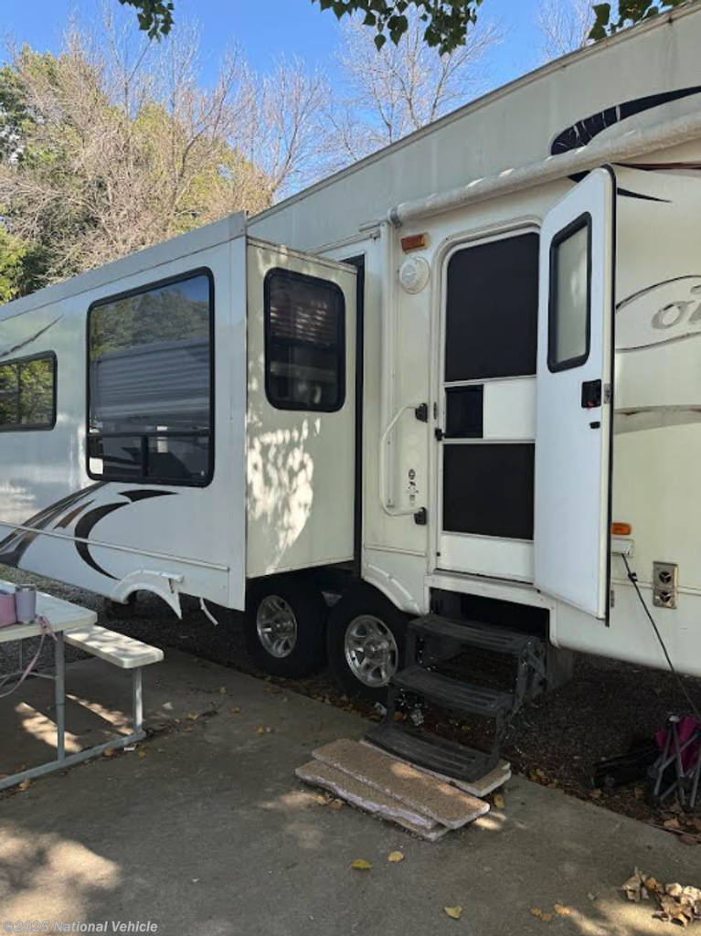 2011 Cougar 326MKS by Keystone from National Vehicle in Clear Lake, Iowa