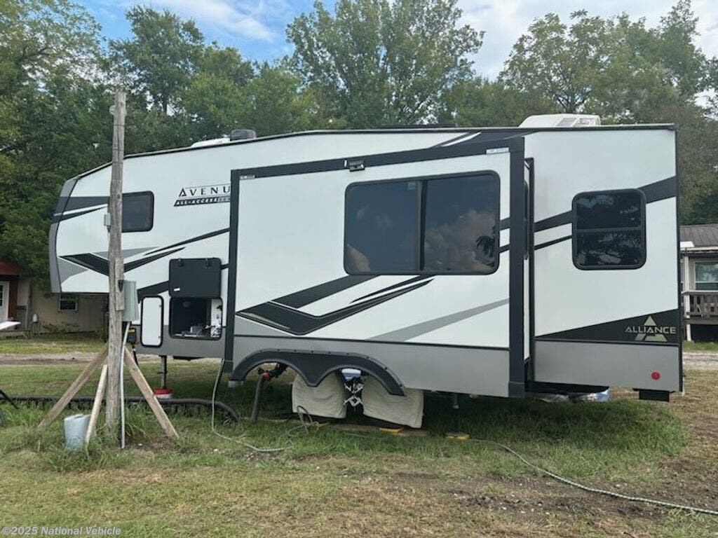 2023 Alliance RV Avenue All Access 26RD - Used Fifth Wheel For Sale by National Vehicle in Bonham, Texas