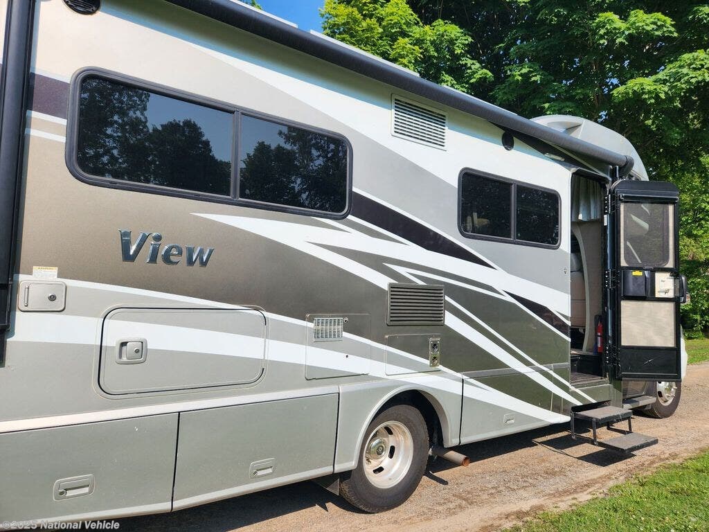 2018 Winnebago View 24J - Used Class C For Sale by National Vehicle in Michigan City, Indiana