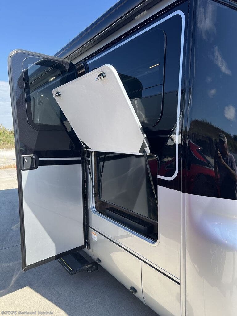 Used 2025 Leisure Travel Unity U24MBL available in Kansas City, Missouri