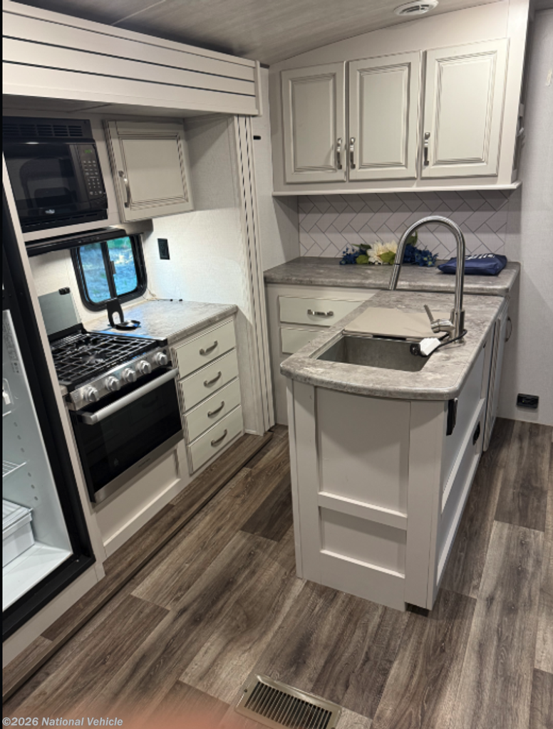 Used 2021 Keystone Cougar 29RLSWE available in Vancouver, Washington