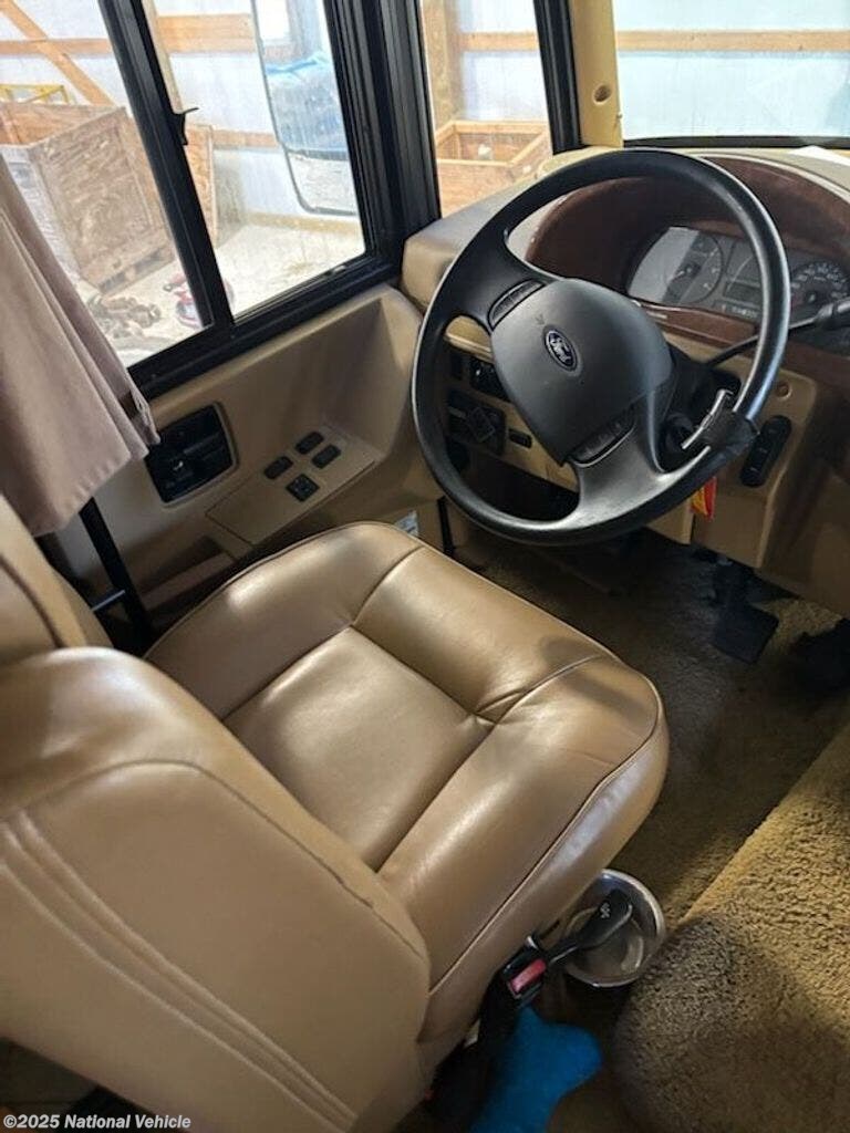 2010 Adventurer 32H by Winnebago from National Vehicle in BERLIN, Maryland