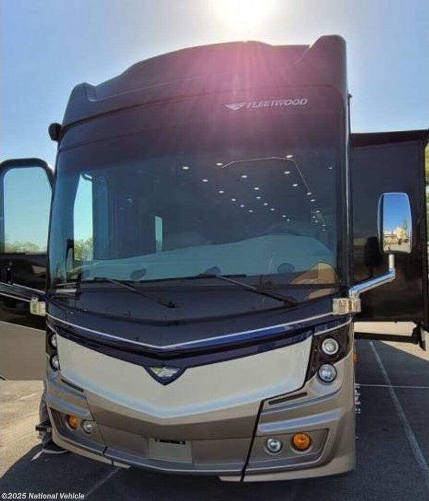 2018 Fleetwood Discovery LXE 44H - Used Class A For Sale by National Vehicle in Bonita Springs, Florida
