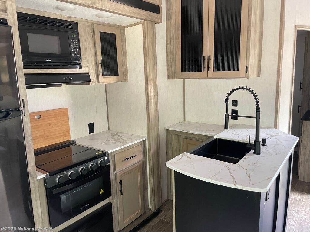2021 Forest River Cherokee Arctic Wolf 298LB - Used Fifth Wheel For Sale by National Vehicle in Wilmer, Alabama