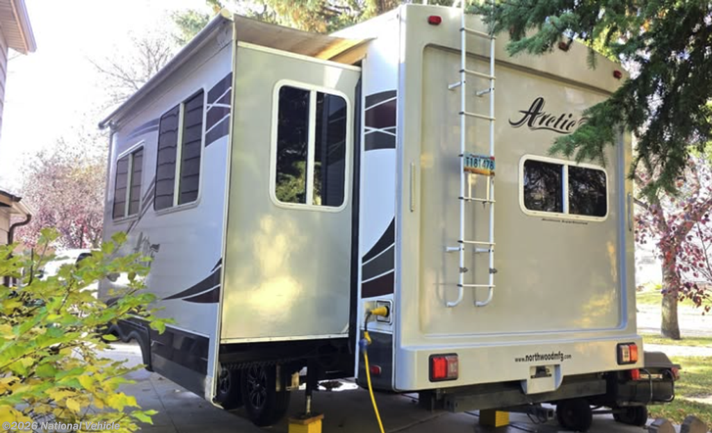 2019 Silver Fox 27-5L - Used Travel Trailer For Sale by National Vehicle in West Fargo, North Dakota