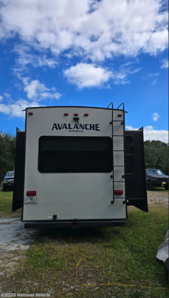 2018 Keystone Avalanche 321RE - Used Fifth Wheel For Sale by National Vehicle in Orlando, Florida