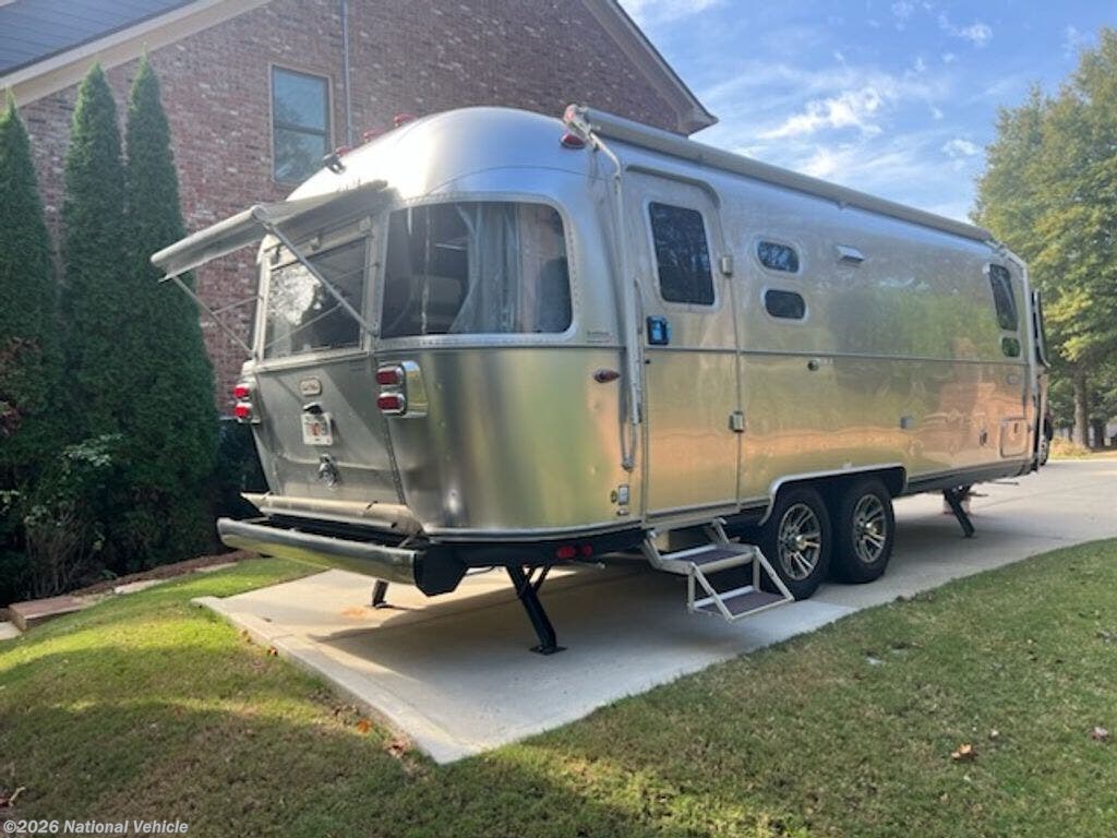 2024 Airstream Tradewind 25FB Twin - Used Travel Trailer For Sale by National Vehicle in Milton, Georgia