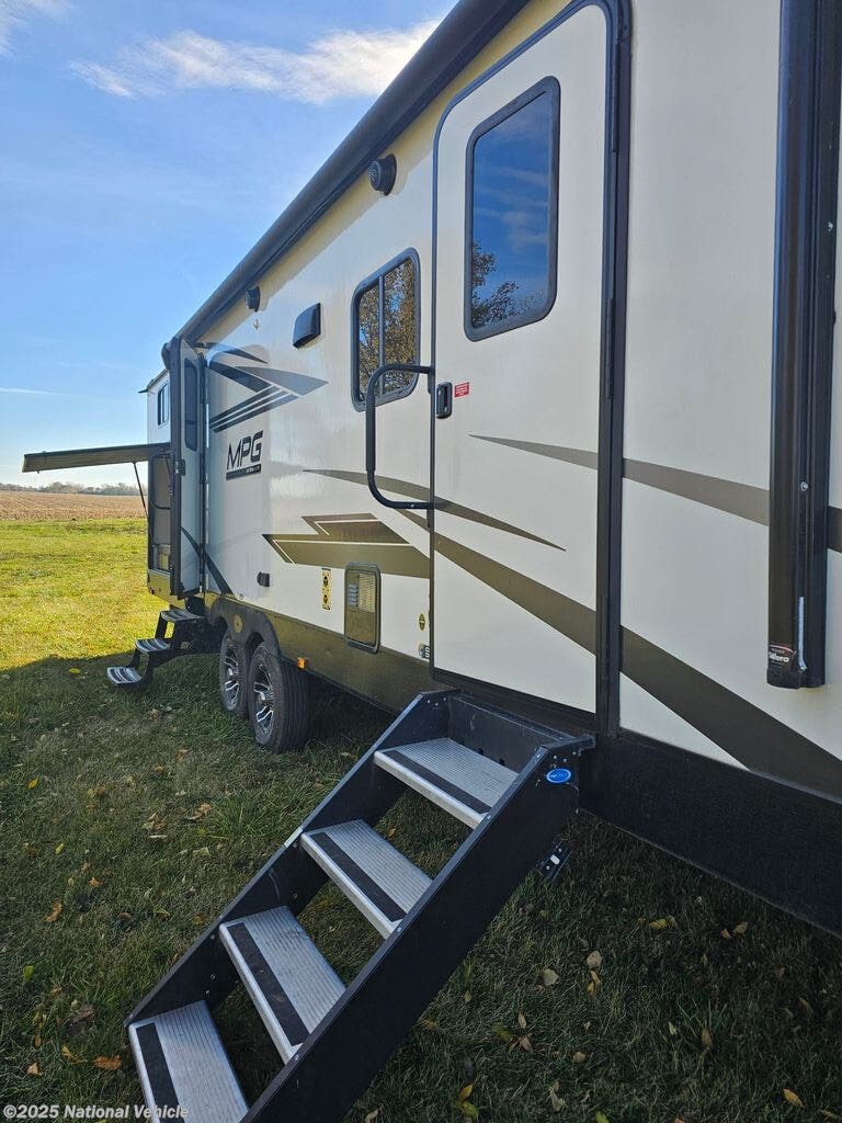 2021 MPG Ultra Lite 3100BH by Cruiser RV from National Vehicle in Franklin Grove, Illinois