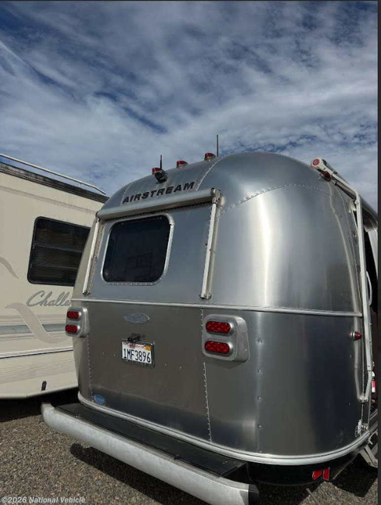 2018 Flying Cloud 23FB Queen by Airstream from National Vehicle in Lake Arrowhead, California