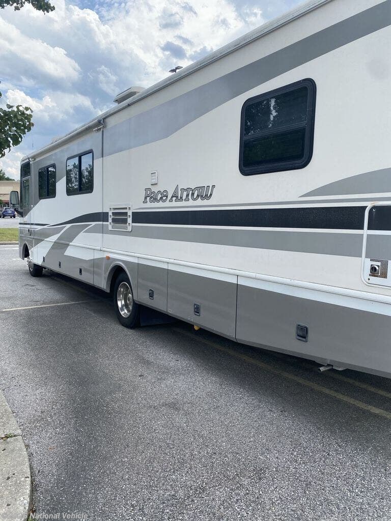 2002 Fleetwood Pace Arrow Motorhome 37A - Used Class A For Sale by National Vehicle in Laurel, Maryland