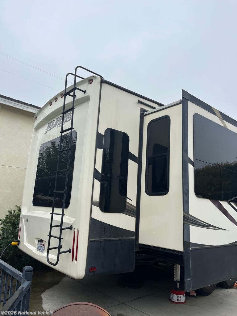 2016 Keystone Alpine 3101RL - Used Fifth Wheel For Sale by National Vehicle in Modesto, California