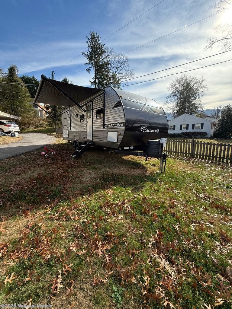 2024 Catalina Summit 261BHS by Coachmen from National Vehicle in Kingsport, Tennessee