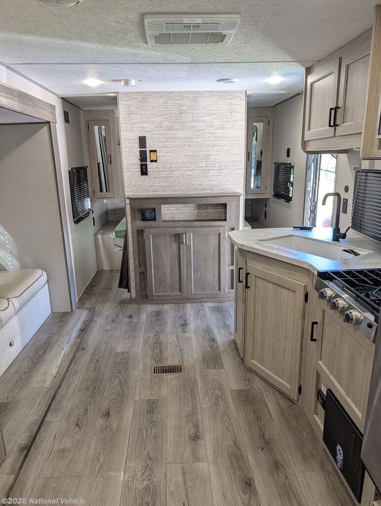 Used 2024 Coachmen Catalina Summit 261BHS available in Kingsport, Tennessee