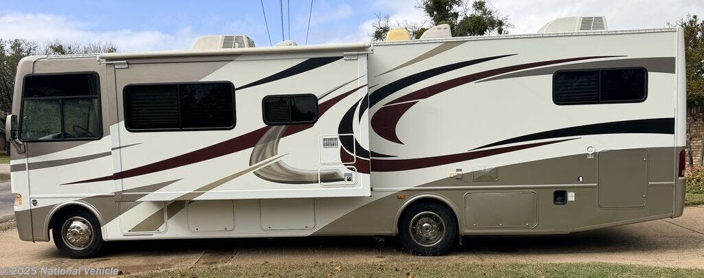 Used 2013 Thor Motor Coach Hurricane 33G available in Willow Park, Texas