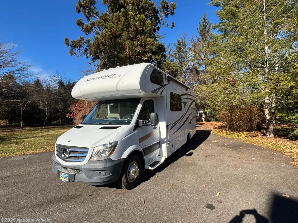 2015 Forest River Sunseeker MBS 2400S - Used Class A For Sale by National Vehicle in Clinton Township, New Jersey