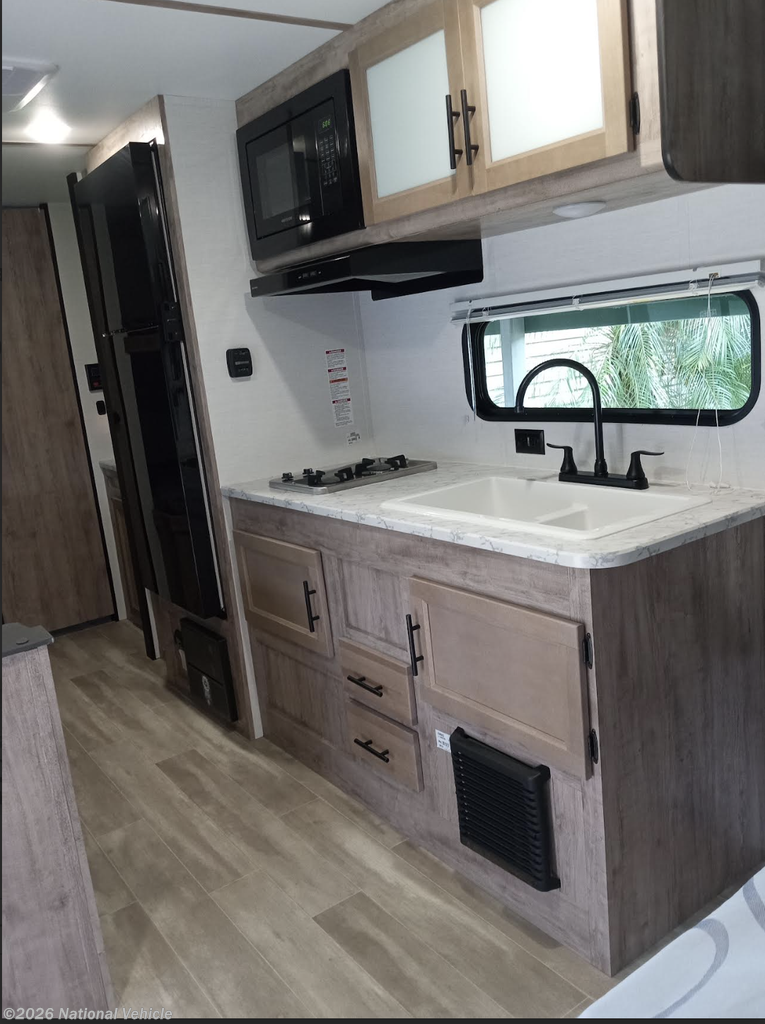 Used 2025 Gulf Stream Enlighten 25BH available in Summerfield, Florida