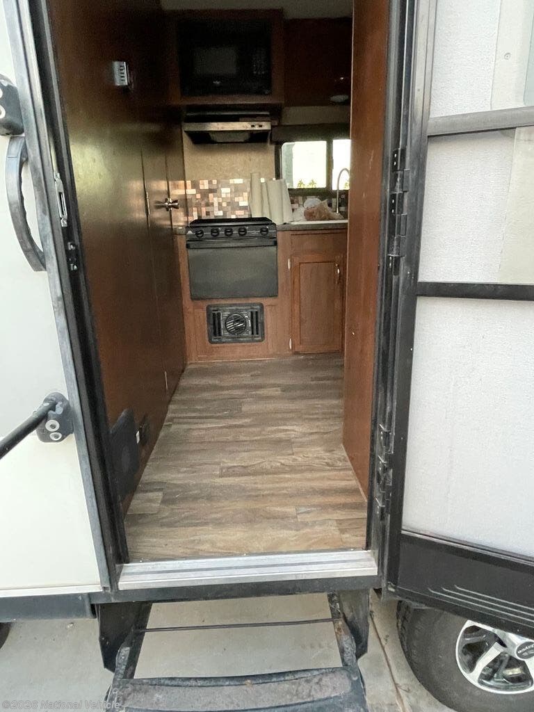 2017 Jay Feather 22FQSW by Jayco from National Vehicle in Chandler, Arizona