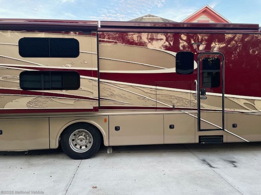 Used 2018 Dynamax Corp DX3 37BH available in Tampa, Florida