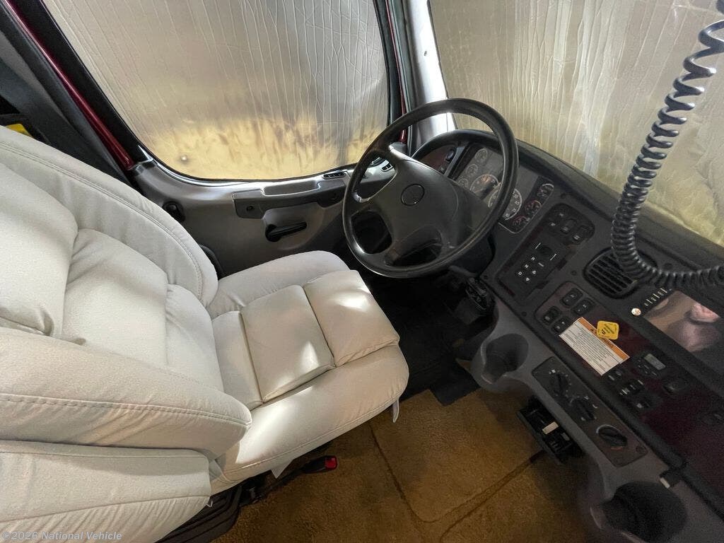 Used 2018 Dynamax Corp DX3 37BH available in Tampa, Florida