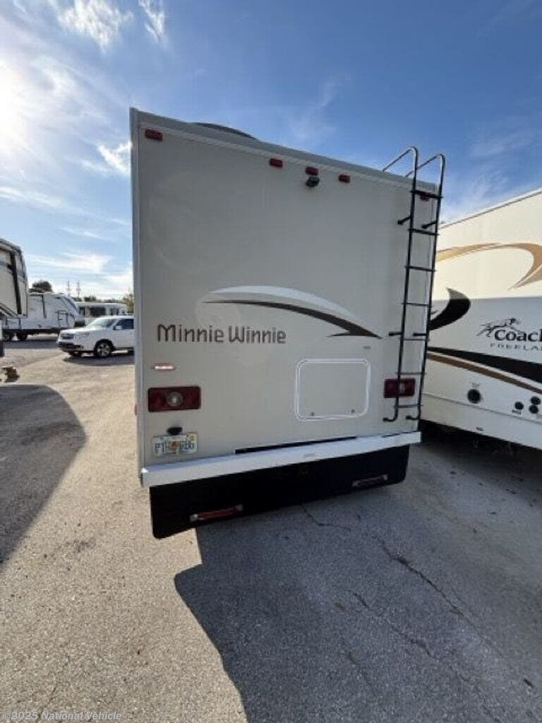 2014 Winnebago Minnie Winnie 25B - Used Class C For Sale by National Vehicle in Vero Beach, Florida