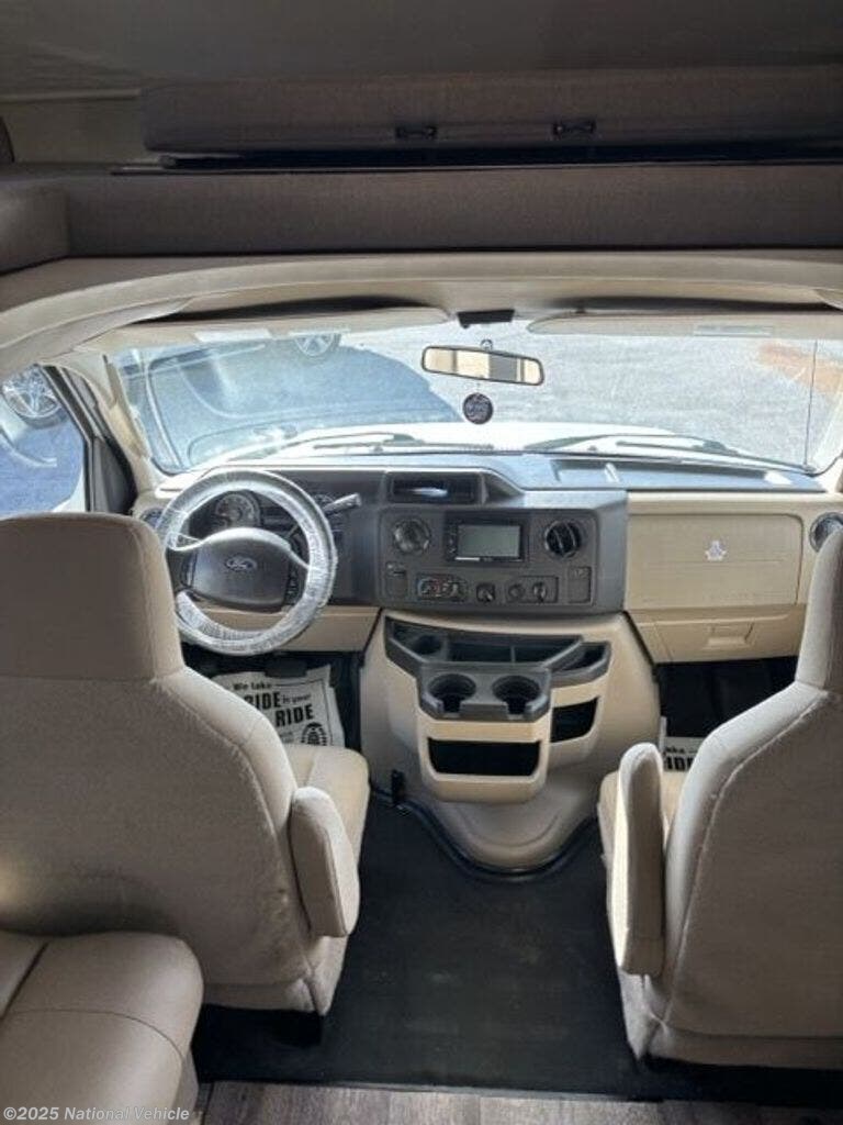 2014 Minnie Winnie 25B by Winnebago from National Vehicle in Vero Beach, Florida