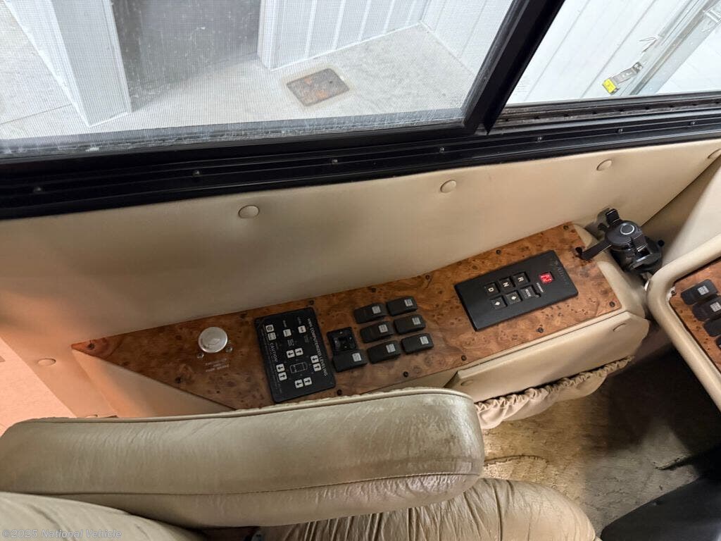 Used 2002 Monaco RV Windsor 40PBDD available in Traverse City, Michigan