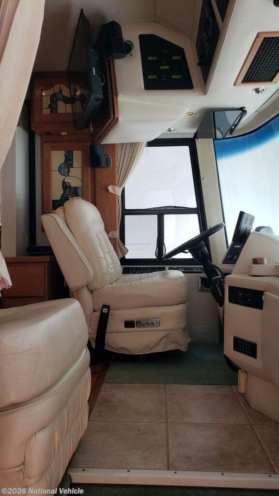 2000 Magna 385hp-Tag 40' Slide by Country Coach from National Vehicle in Adamsville, Tennessee