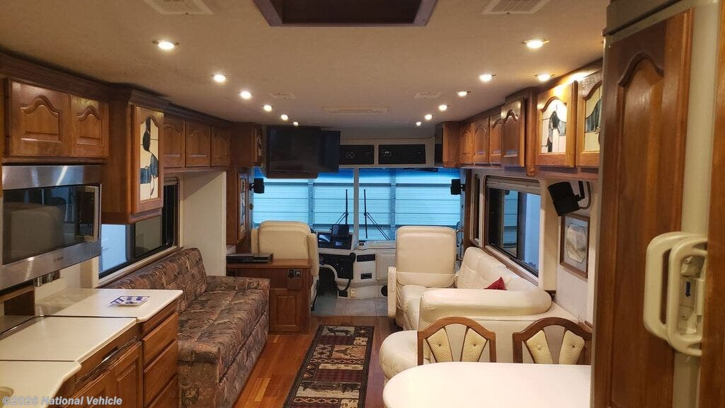 Used 2000 Country Coach Magna 385hp-Tag 40' Slide available in Adamsville, Tennessee