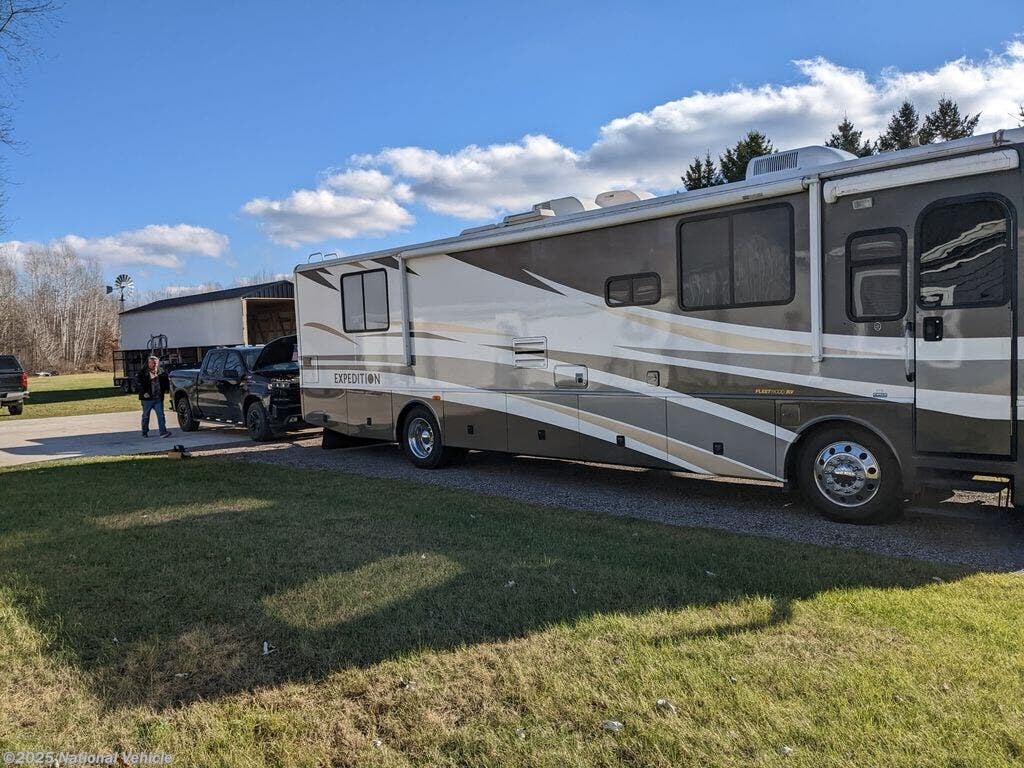 2004 Fleetwood Expedition 37U - Used Class A For Sale by National Vehicle in Mount Pleasant, Michigan