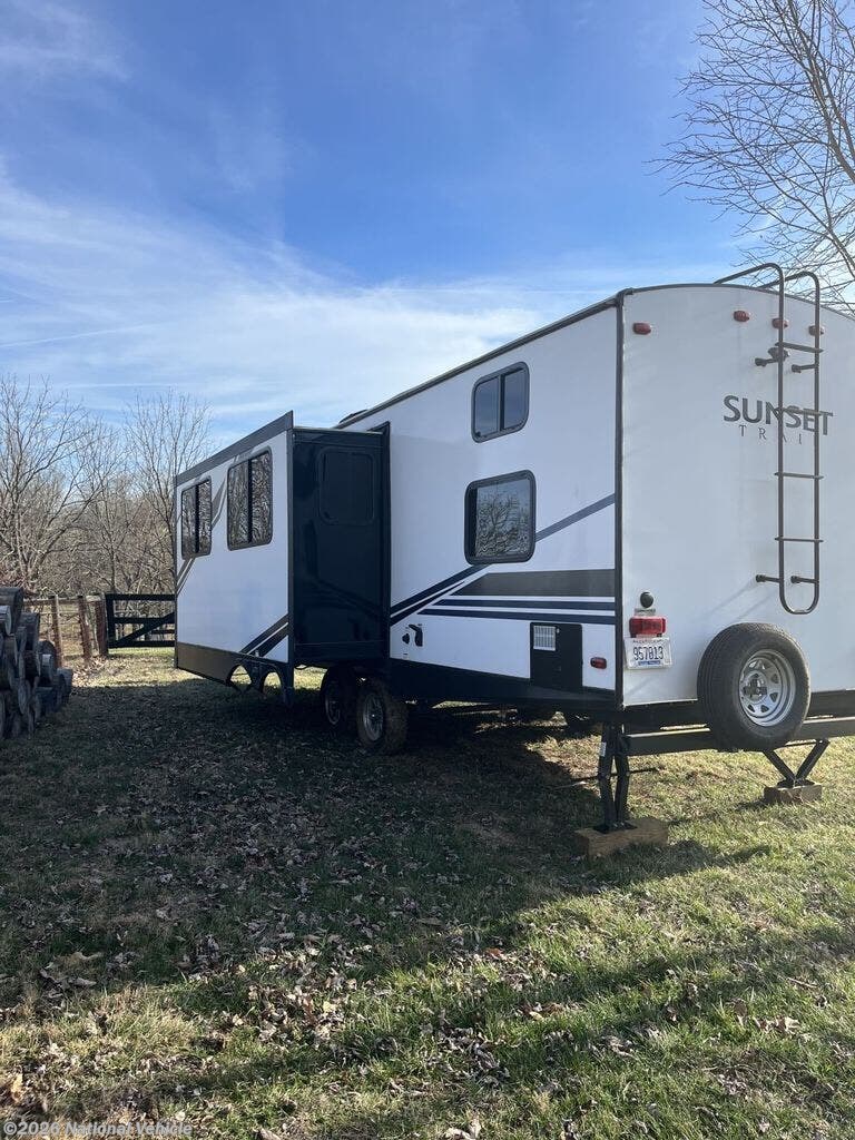 2019 CrossRoads Sunset Trail Super Lite 289QB - Used Travel Trailer For Sale by National Vehicle in Richmond, Kentucky